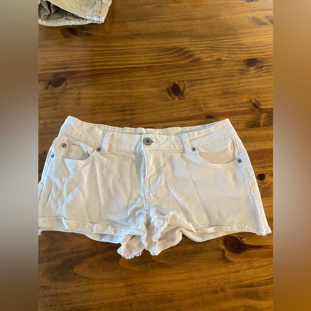 Bluenotes white shorts